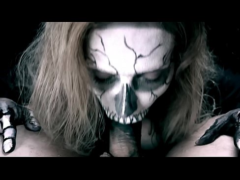 ❤️ Demon famke sûgje hoanne mei har swarte mûle en slikken cum. ❤❌ Fucking video by wy